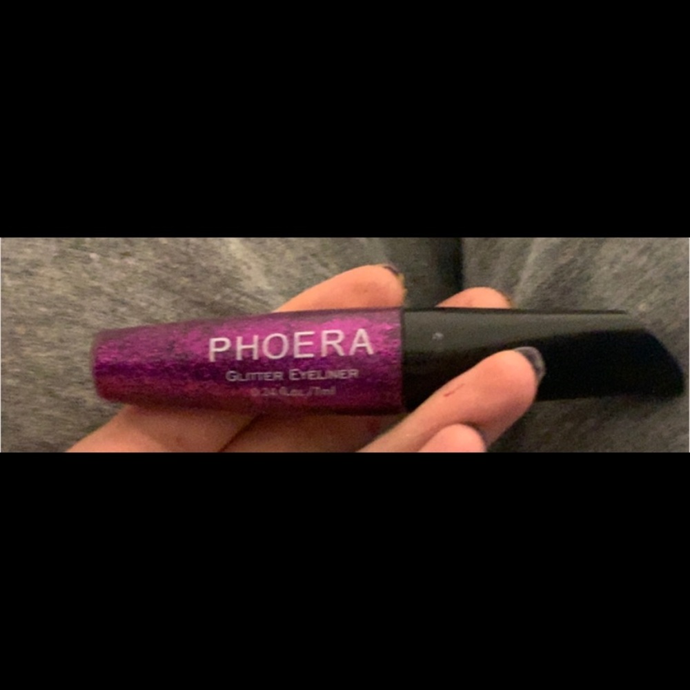 Glitter eyeliner